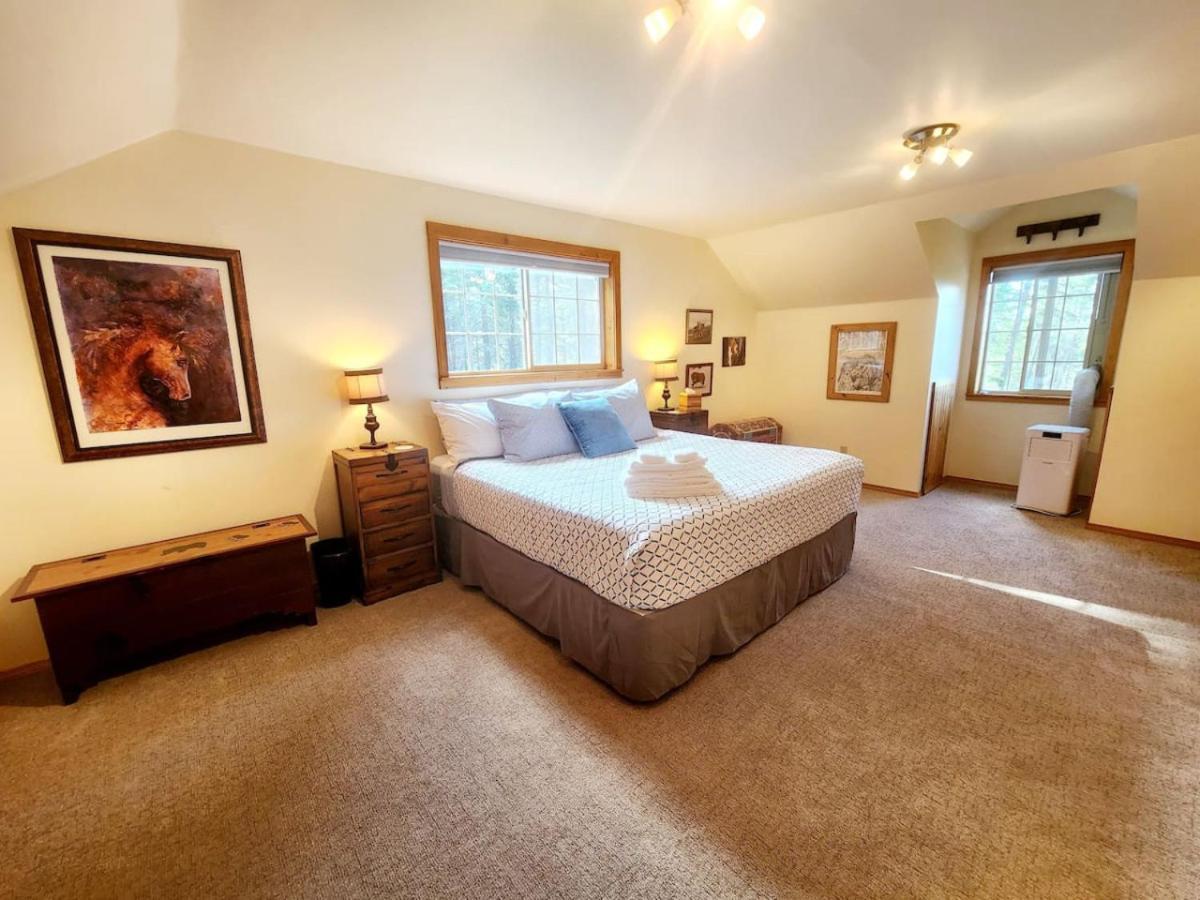 Blacktail Cabin Hideaway With Hot Tub Lakeside 외부 사진