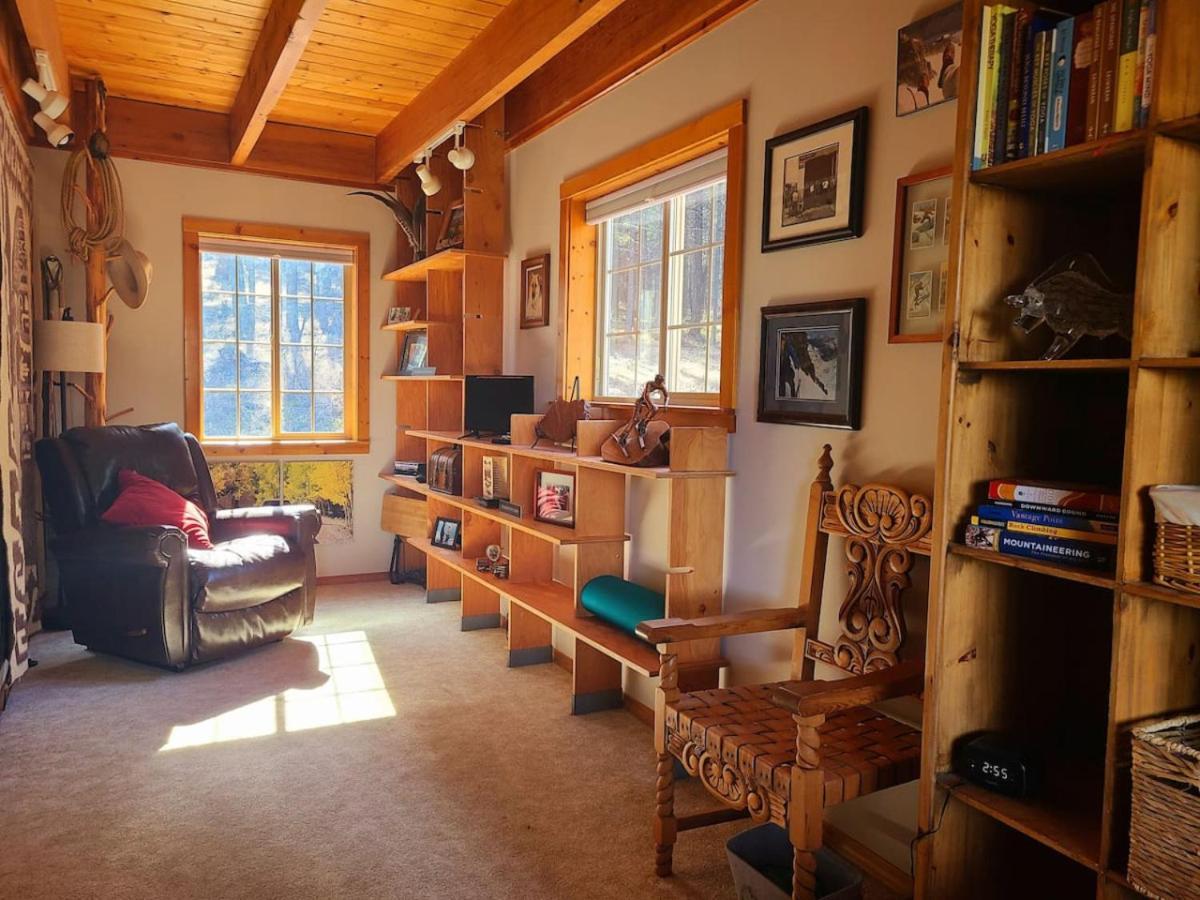Blacktail Cabin Hideaway With Hot Tub Lakeside 외부 사진