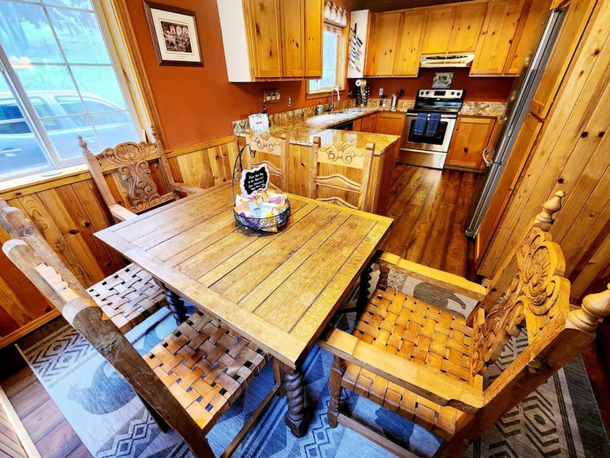 Blacktail Cabin Hideaway With Hot Tub Lakeside 외부 사진